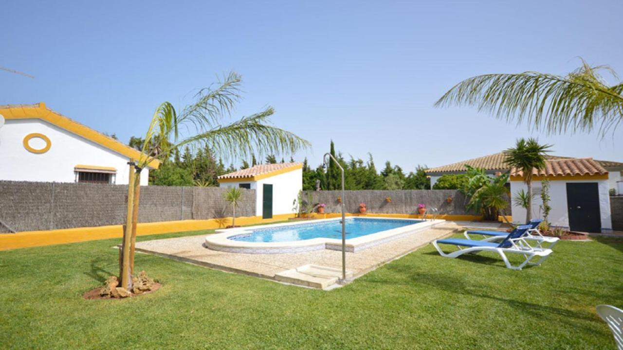 Chalet Con Piscina En Roche Viejo โกนิล เด ลาฟรอนเตรา ภายนอก รูปภาพ