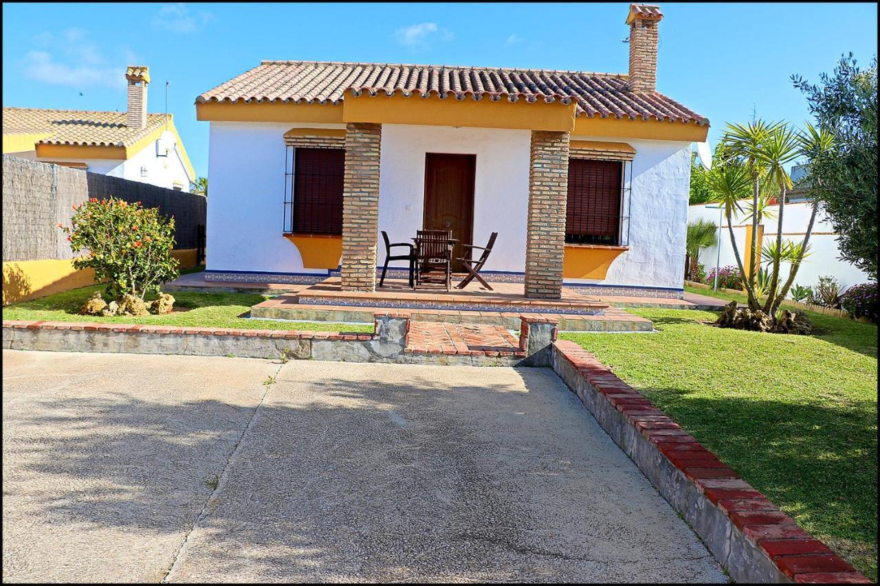 Chalet Con Piscina En Roche Viejo โกนิล เด ลาฟรอนเตรา ภายนอก รูปภาพ